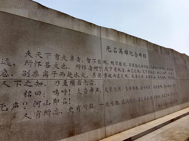 沉默的荣耀:我选择消失在黑暗里，是为了让更多的人站在光里