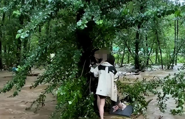 13人露营遇难后续，现场惨烈，牧民曾提醒遇害者，没一个值得同情