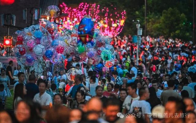 四川南部小城，与网红荣昌一字之差，为何游客都往隔壁邻居家跑？