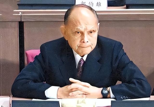 郭晶晶没想到，79岁的公公霍震霆再破天花板，让整个豪门圈沉默了