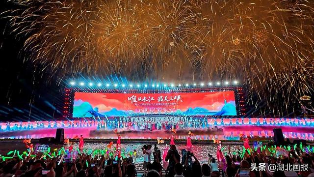 回看第十六届中国长江三峡国际旅游节开幕式上的精彩瞬间