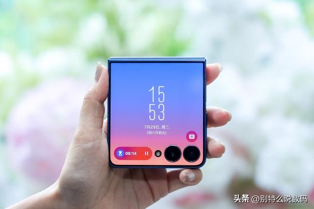 智慧外屏 AI随行 三星Galaxy Z Flip7是你旅途中的理想伙伴