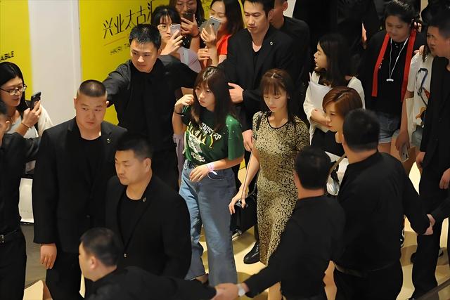 明明只是戏子，却把自己当大腕	，论"耍大牌"，这3位明星真够丢脸