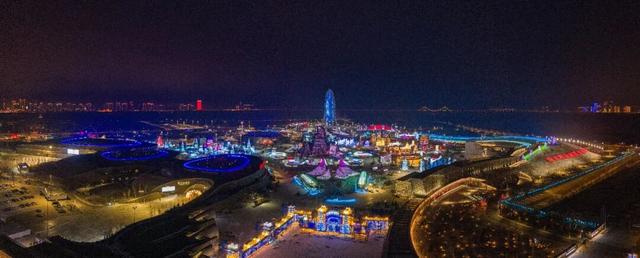 主形象大门完工 第二十七届哈尔滨冰雪大世界邀您共赴冰城之约