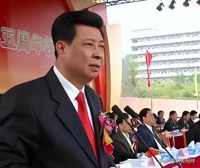 与60多名女性保持不正当性关系，喊着反腐却敛财上亿元的市委书记
