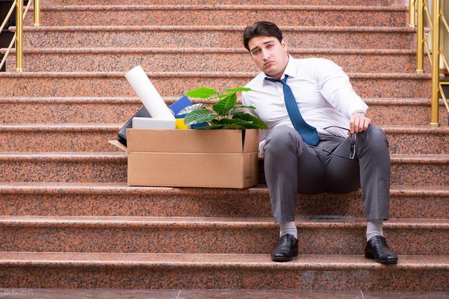 “最快女护士	”辞职	，经济学家发文力挺，体制内辞职的人会后悔吗