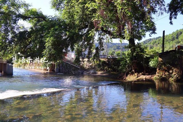 浙江宁波城西的峡谷古村，4公里长溪都是玩水胜地，适合溯溪探幽