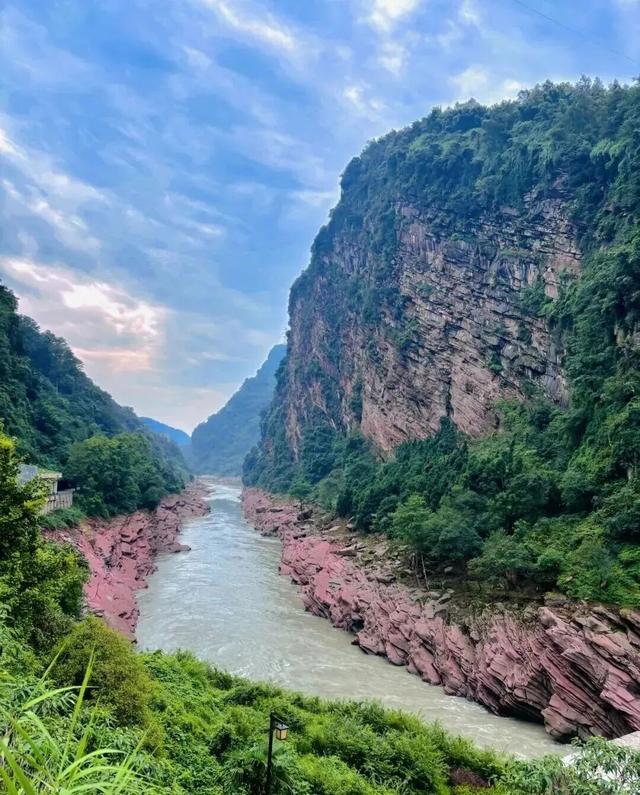 藏在秋日里的芦山漫游指南