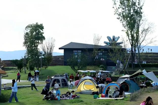 热气球、露营、寻宝……秋假快来金堂这里！