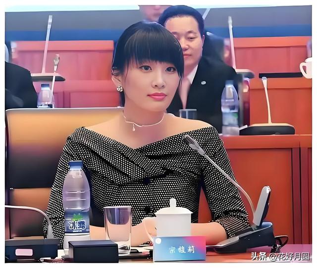 原来如此！宗泽后敢插手哥哥家事，跟宗馥莉作对，原因全在宗庆后