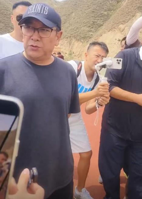 中山桥畔，盼归情长
