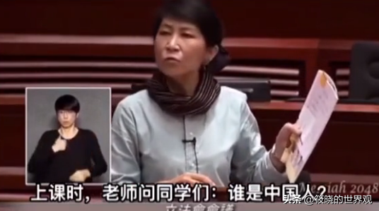苍天饶过谁！拒唱国歌否认中国籍，俩儿子送美国的她，下场如何？