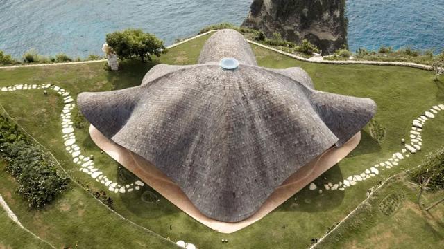 巴厘岛度假村上新！以魔鬼鱼为灵感的竹构建筑漂浮海天之间