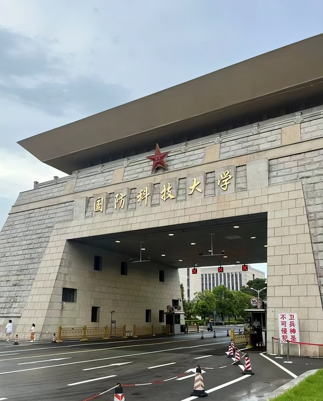 开局天崩，679分寒门贵子考上国防科技大学，恶心的一幕却出现了