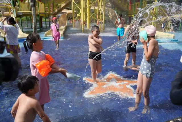 水花+音浪=100%上头！栈道夏日派对，玩疯啦！