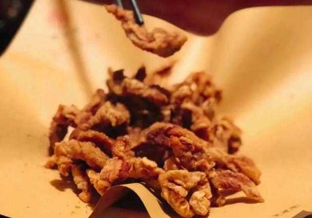 年味十足的山东宝藏小城，不仅是鲁菜重要发源地，还是“中国琉璃之乡”！