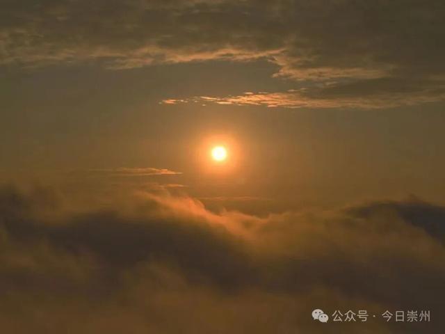 日出 + 云海 + 雪山，今天的崇州主打一个美！