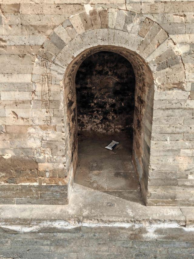 坡上孤塔——万荣八龙寺塔