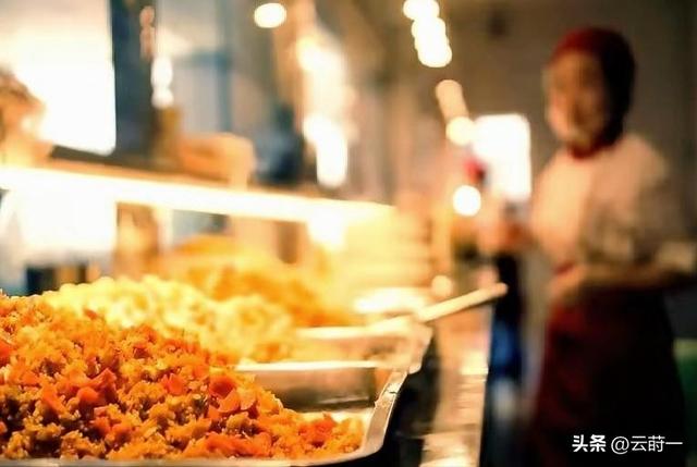 北京下了死命令：2027年底前，所有中小学必须告别“校外配餐”