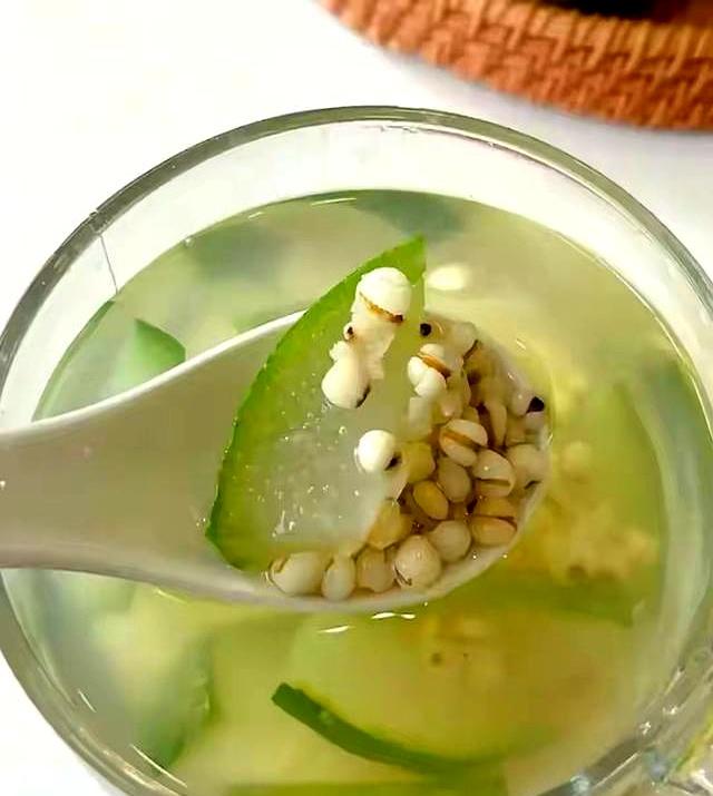 喝15天冬瓜水	，我从128斤瘦到119斤！把身体里的“废水	”排干净了