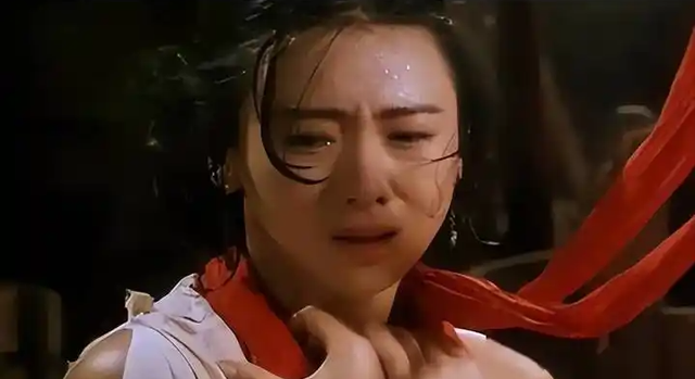 她出身清华大学，因拍三级片与父母决裂，如今不让女儿进娱乐圈