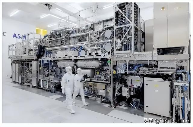营收狂跌12%！ASML被荷兰光刻机新规坑惨，CEO警告：赶快放开