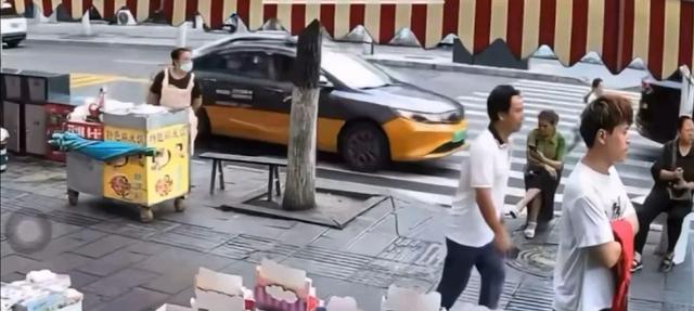 有预感？8岁女孩被撞身亡，前一日妈妈连发七个作品，很爱很爱她