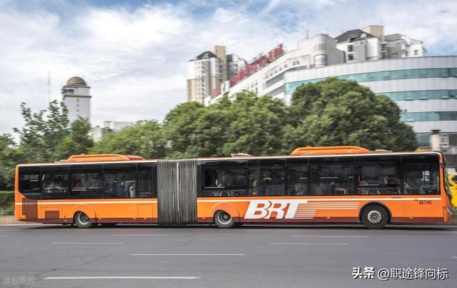 54岁独行侠的旅行秘籍，一个人吃饭逛街，到底有多爽？