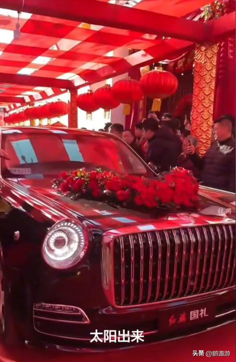 张自轩婚礼现场	，新娘很强势两次拒绝他的亲密动作，岳父实力不菲