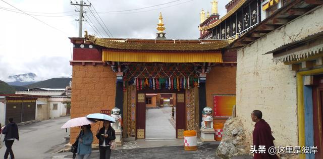 二元公交车可达香格里拉的松赞林寺