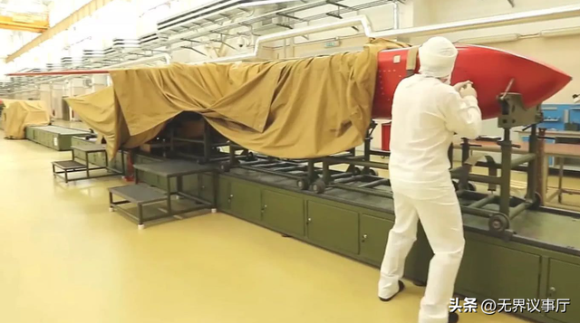 俄罗斯核武器新突破！轰炸机不造改搞导弹，1.4 万公里破拦截盲区