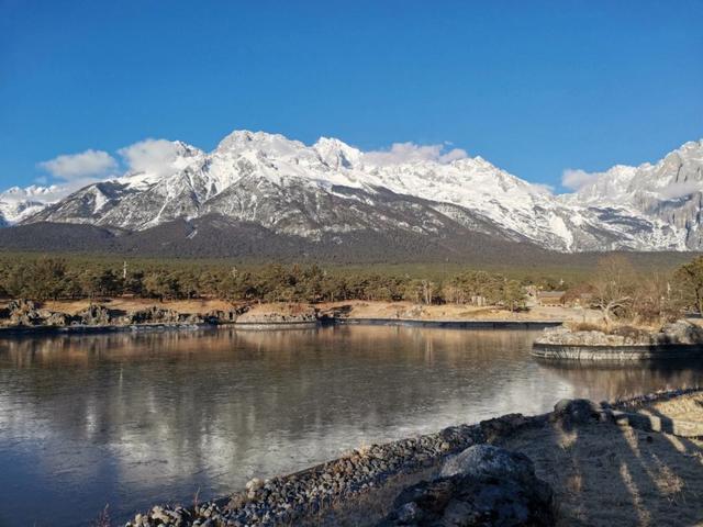 云南下雪了？你没有听错！云南两地飘雪了，美不胜收