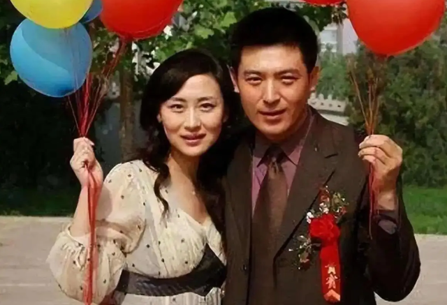 孙涛崩溃大哭发声不到24小时，荒唐的一幕出现	，闫学晶把他害惨了