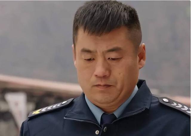 赵本山也想不到	，一向老实本分的宋晓峰，会在过年前，栽个大跟头