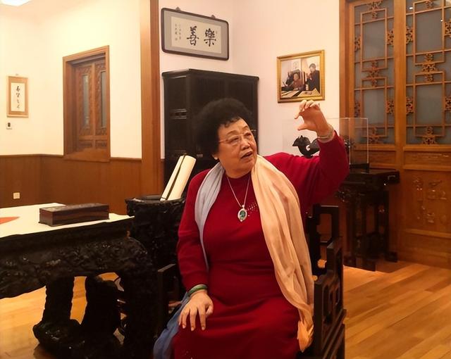 身价过百亿，坐拥北京一条街，出门私人飞机，京圈富婆都有谁？