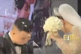 河北新娘不堪婚闹怒扔手捧花砸人，低俗婚闹何时休？图片