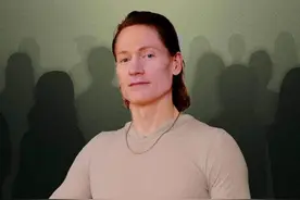 美国亿万富豪“返老还童”，过程却充满“痛苦”图片