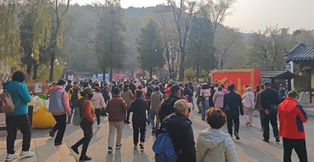 欢度重阳佳节！千山景区客流爆棚
