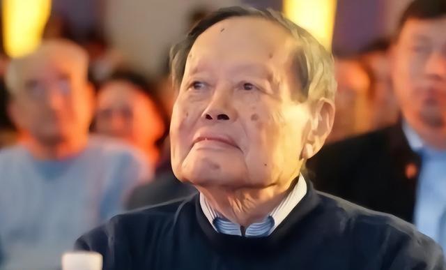 杨振宁去世仅3天，令人担忧的事发生了，原来翁帆一个字都没说错
