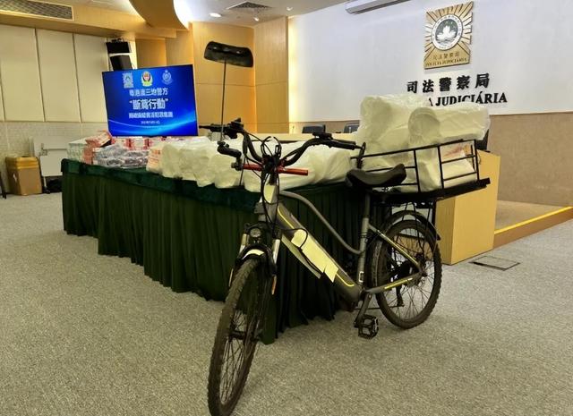 卖淫集团被端，120人落网！查获安全套超10000个、润滑剂、床单等