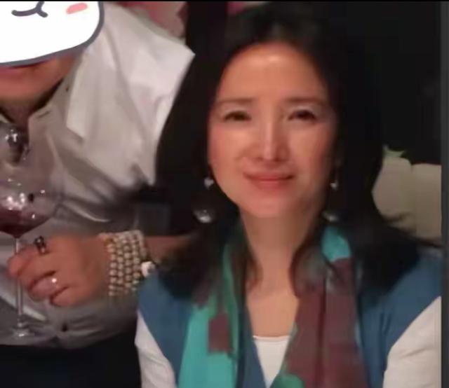 何晴生前最后露面照：开颅手术一年，变化大到不敢认！