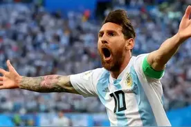 历史前十足球运动员，Deepseek给出答案，梅西马拉多纳都无缘第一图片