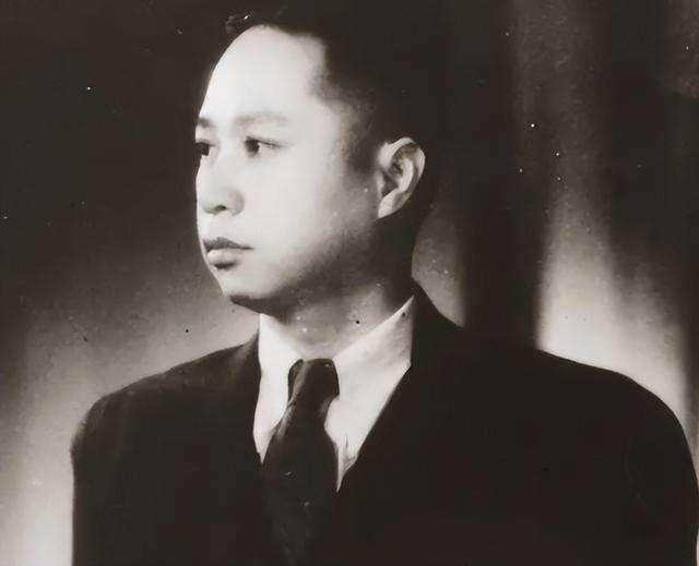 李鹏总理儿媳罕见留影，五官端正长相大气	，爷爷功勋卓著比肩元帅