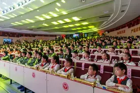 新学期开始：重庆小学上课不早于8点20分，中学不早于8点图片