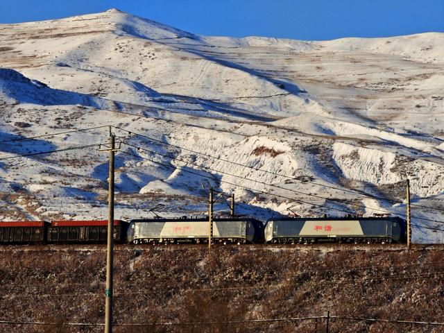 银装裹山河 暖意藏烟火