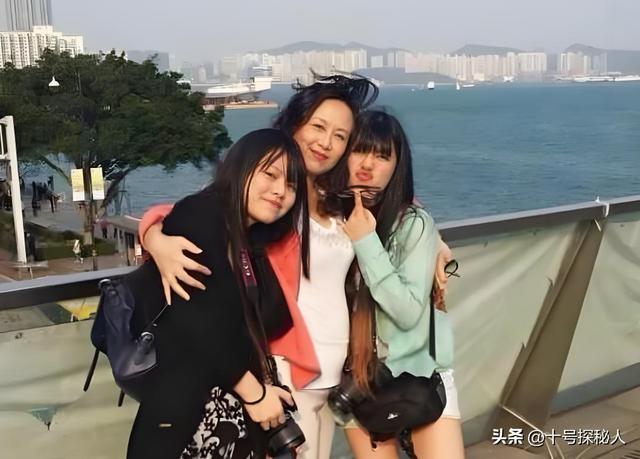 娶了著名女演员37年，生下2个漂亮女儿，如今61岁活成人生赢家