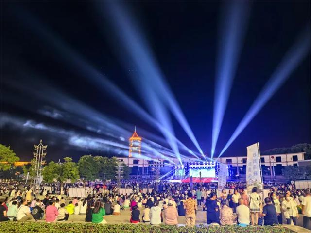 烟火升腾夜未央！喀喇沁文化旅游季点燃消费新引擎