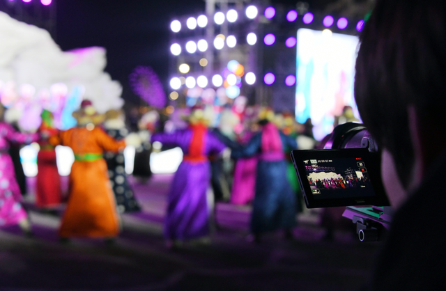 2026乌兰察布第三届冰雪那达慕之驼马争霸赛火热开幕