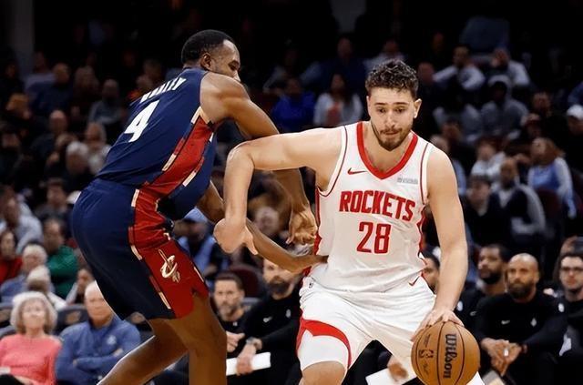 仅490万年薪！轰18分拯救火箭，乌度卡说得对，斯通一定要续约他