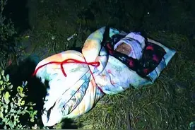 安徽农妇捡回被弃6次的女婴，靠拾破烂养大，今女儿送上双层别墅图片